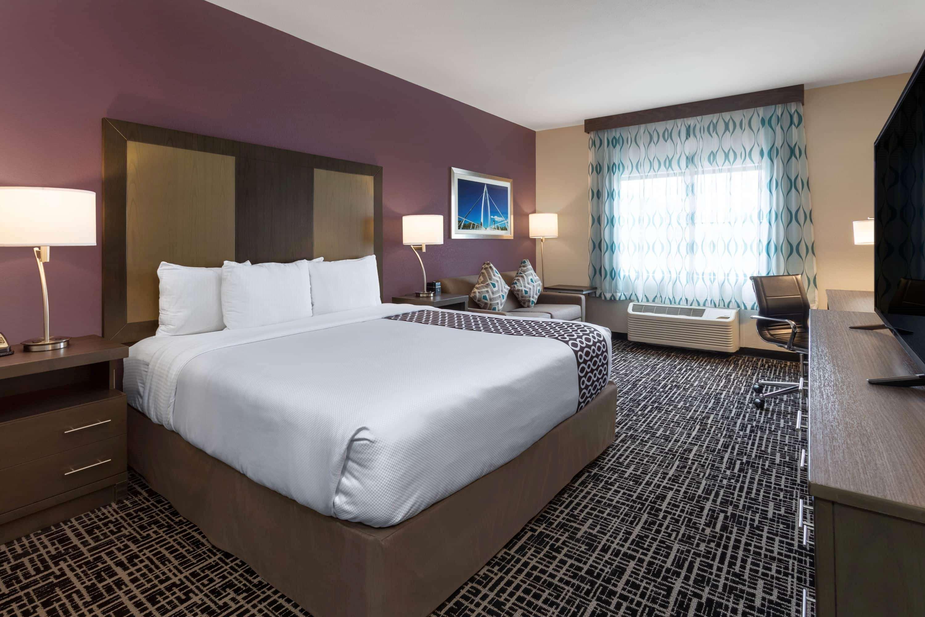 La Quinta By Wyndham Wichita Airport Hotel Exterior photo