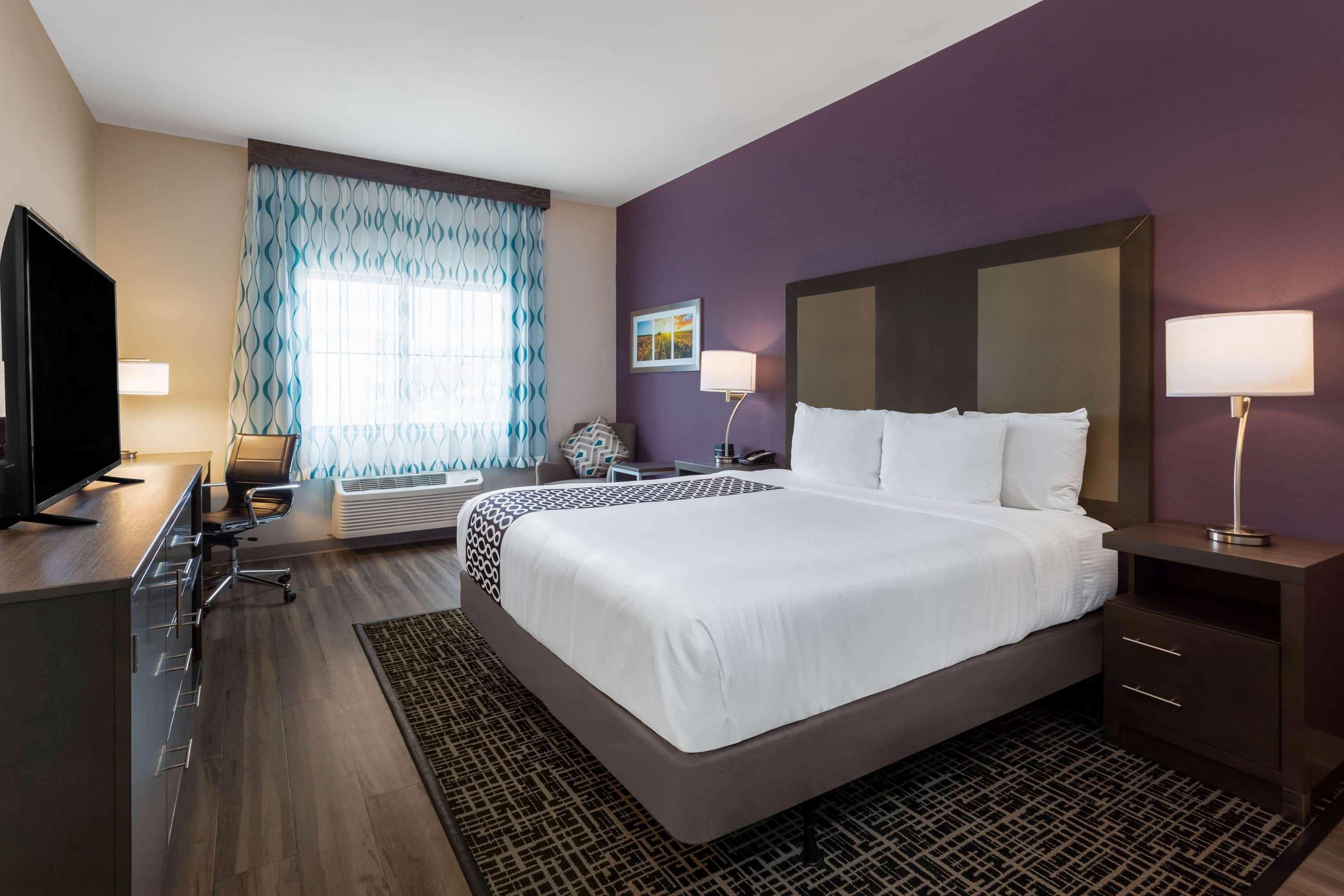La Quinta By Wyndham Wichita Airport Hotel Exterior photo