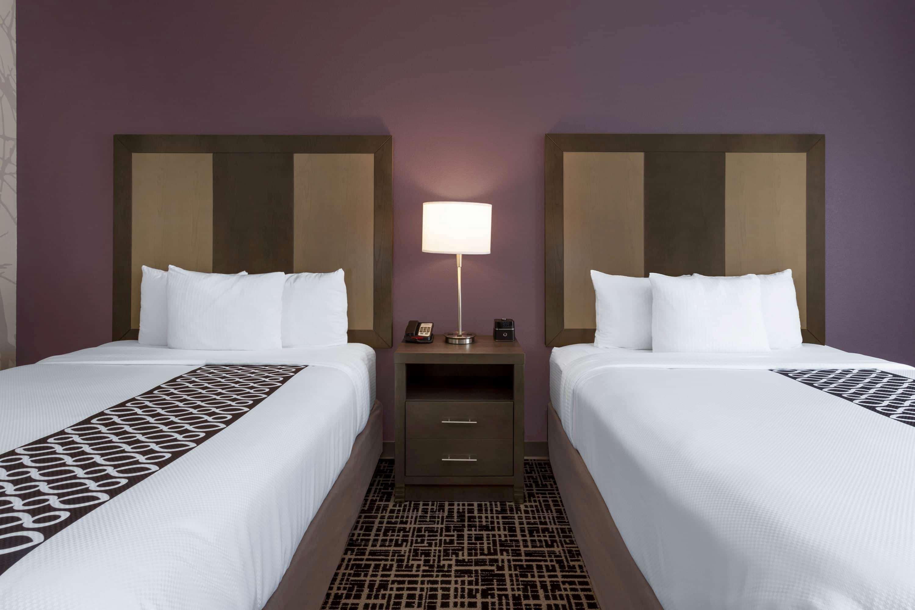 La Quinta By Wyndham Wichita Airport Hotel Exterior photo