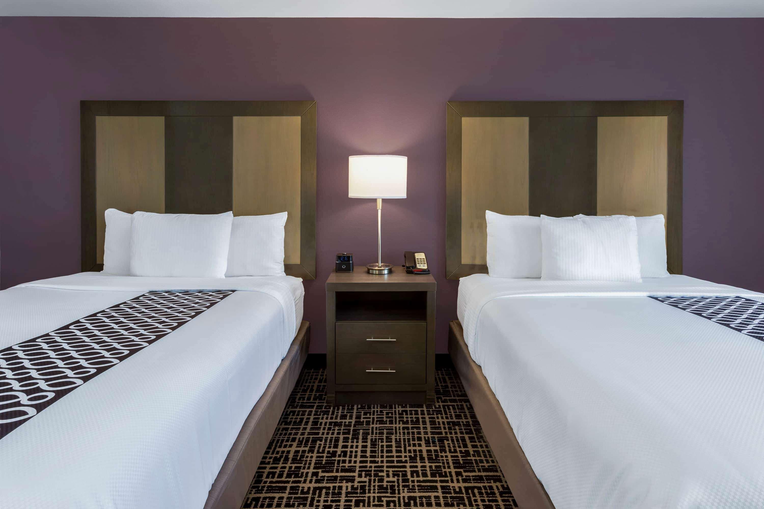 La Quinta By Wyndham Wichita Airport Hotel Exterior photo